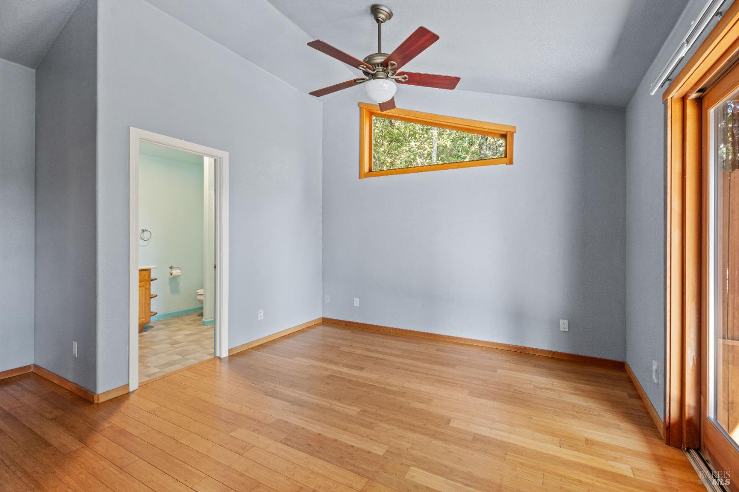 Detail Gallery Image 7 of 29 For 2030 Buckeye Dr, Willits,  CA 95490 - 3 Beds | 2 Baths