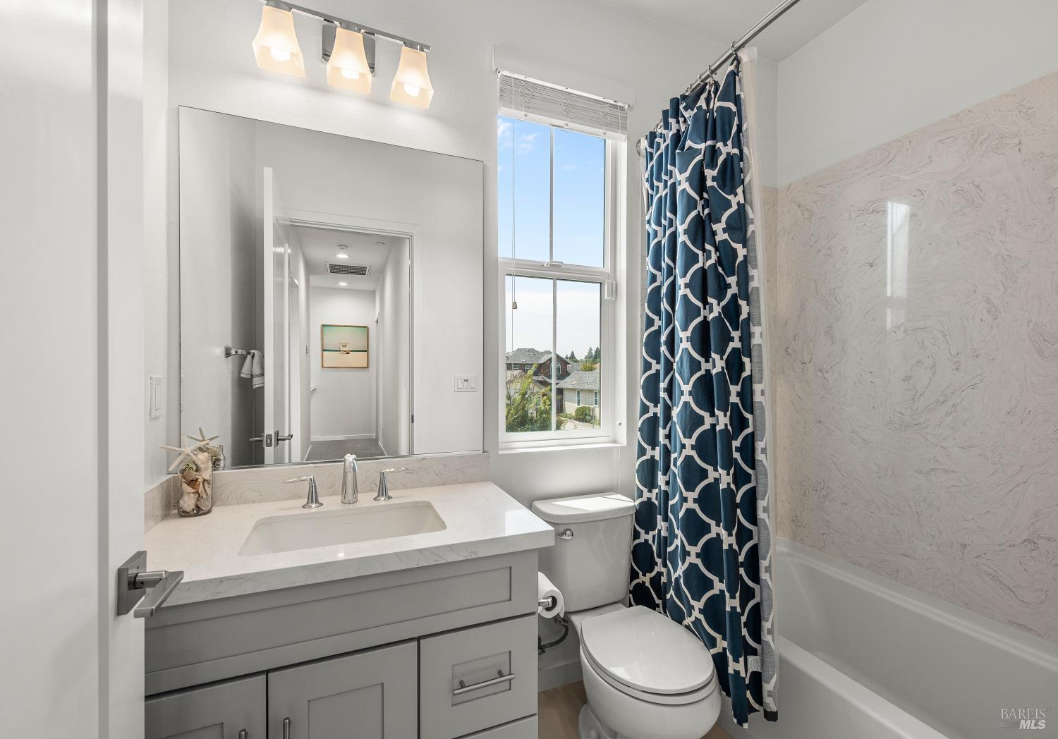 Detail Gallery Image 29 of 34 For 2976 Bay Village Ave, Santa Rosa,  CA 95403 - 3 Beds | 2/1 Baths