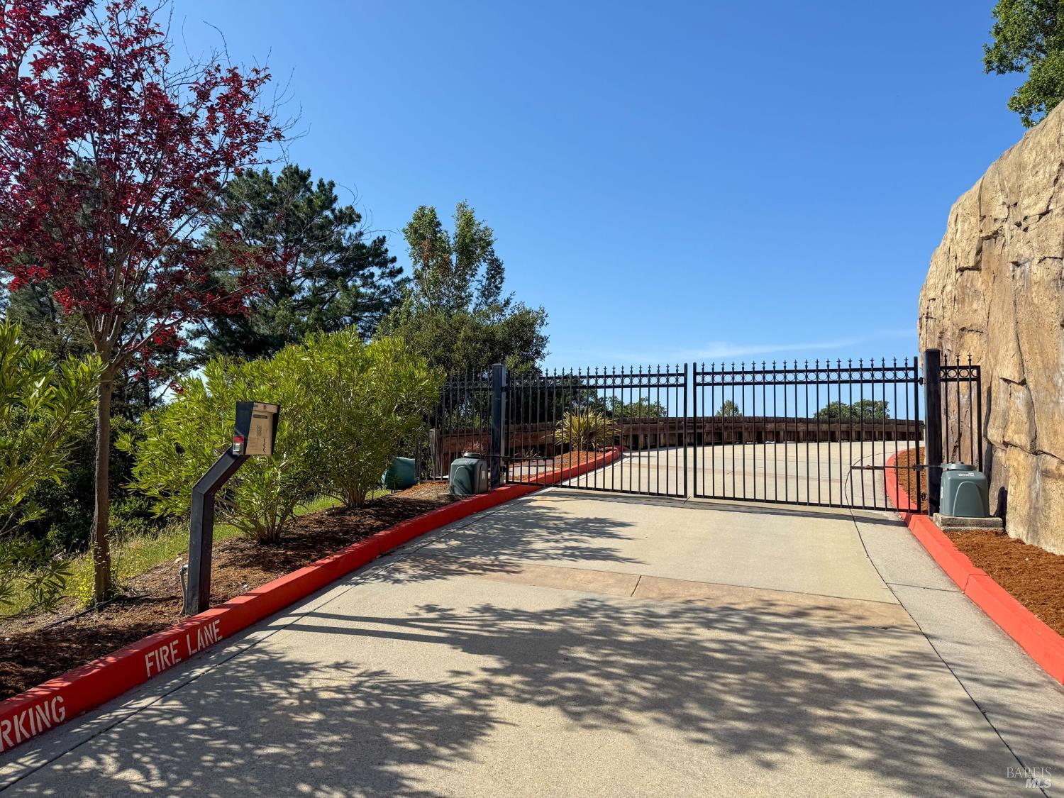 Detail Gallery Image 48 of 49 For 11 Edgehill Way, San Rafael,  CA 94903 - 4 Beds | 3/1 Baths