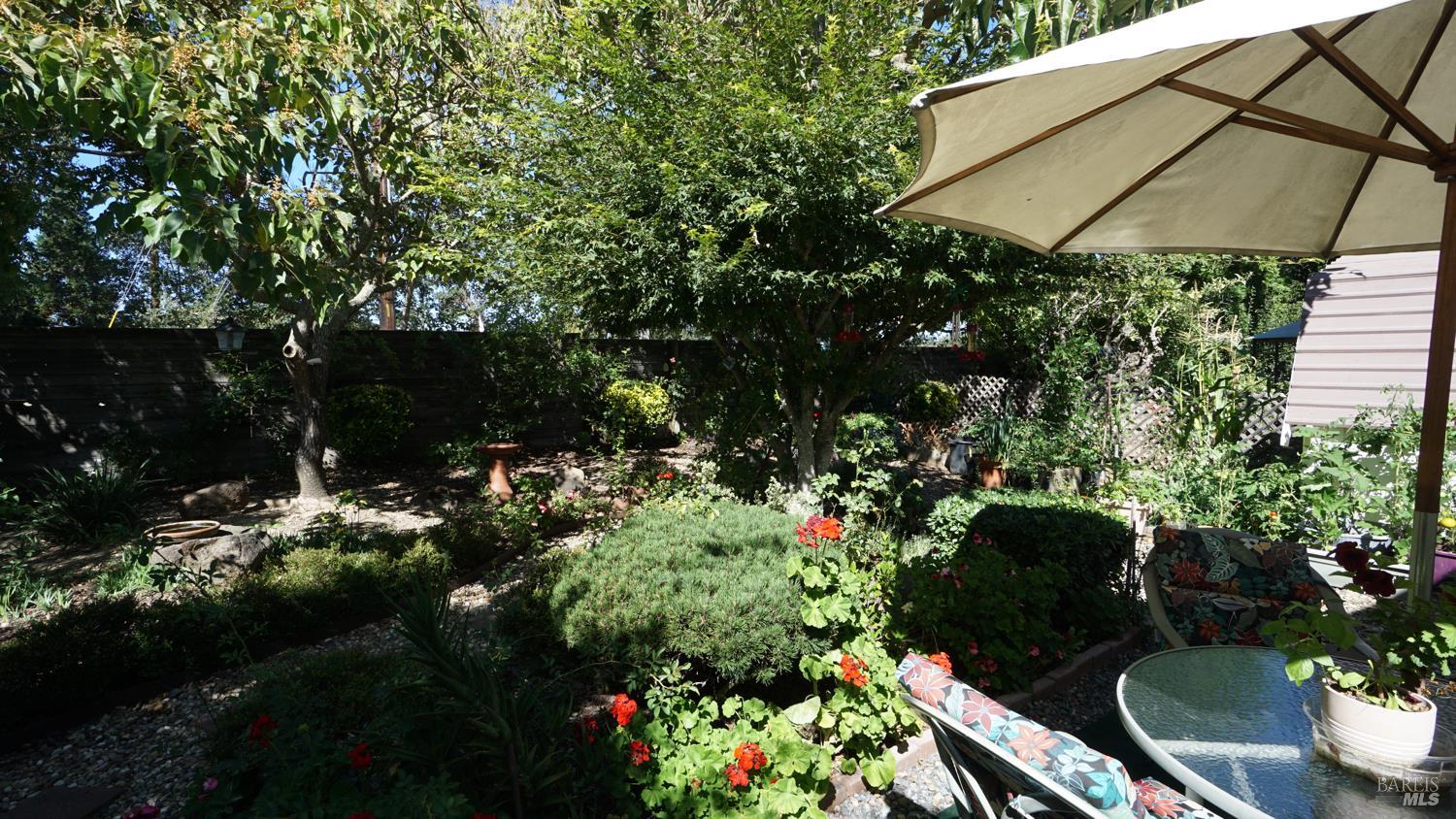 Detail Gallery Image 8 of 36 For 8009 Cliffrose St, Windsor,  CA 95492 - 2 Beds | 2 Baths
