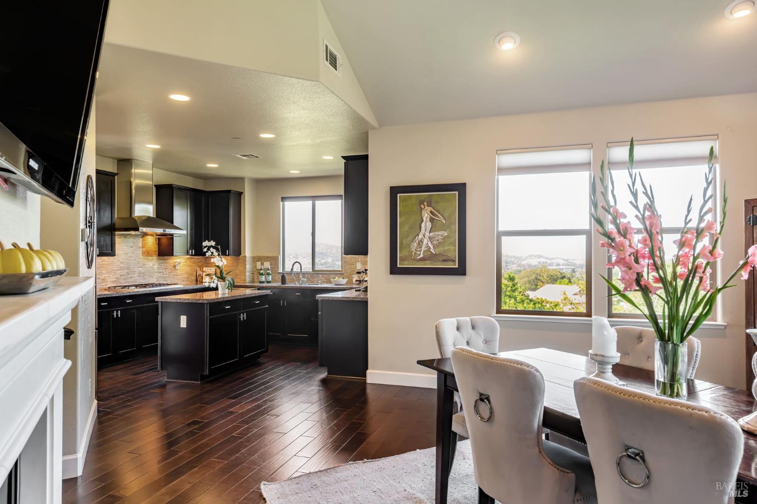Detail Gallery Image 10 of 49 For 11 Edgehill Way, San Rafael,  CA 94903 - 4 Beds | 3/1 Baths