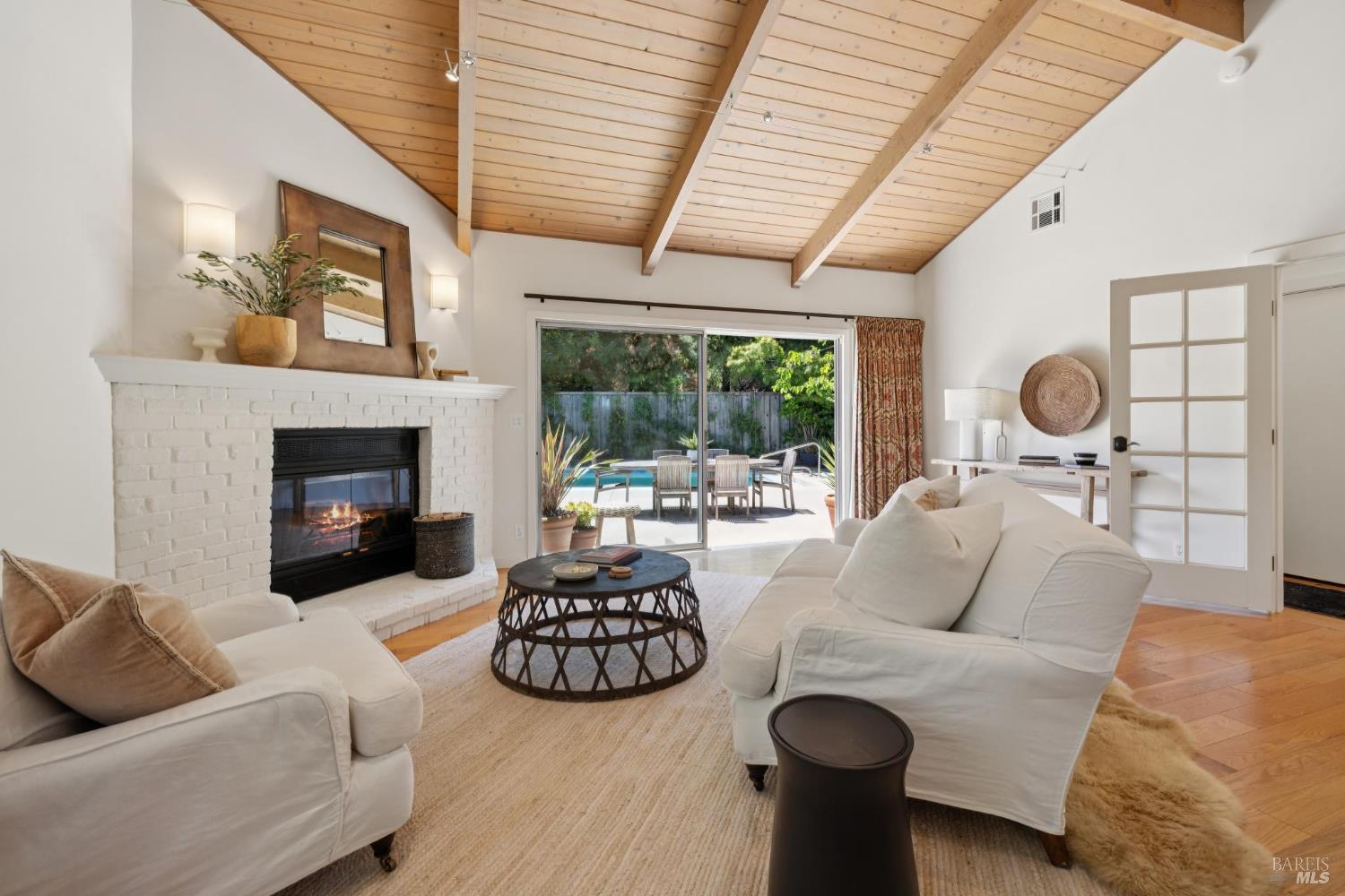 Detail Gallery Image 8 of 53 For 97 Florence Ave, San Anselmo,  CA 94960 - 2 Beds | 1/1 Baths
