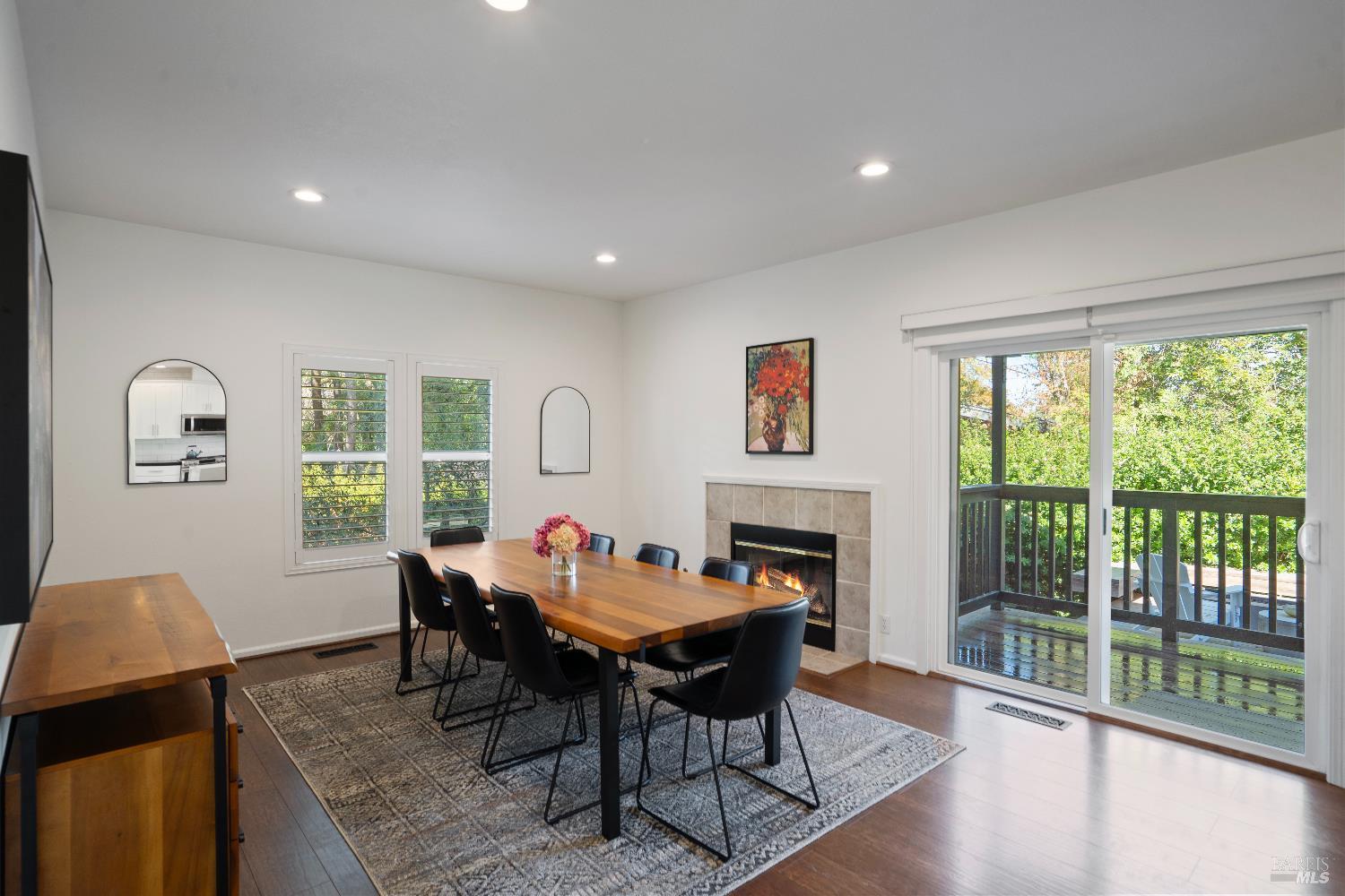 Detail Gallery Image 14 of 53 For 120 Eichten Ln, Penngrove,  CA 94951 - 4 Beds | 2/1 Baths