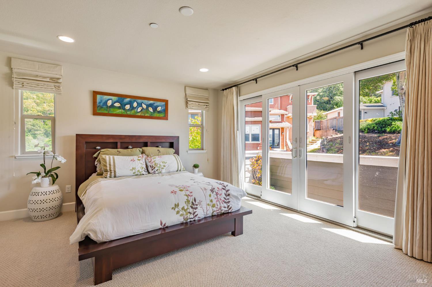 Detail Gallery Image 22 of 49 For 11 Edgehill Way, San Rafael,  CA 94903 - 4 Beds | 3/1 Baths