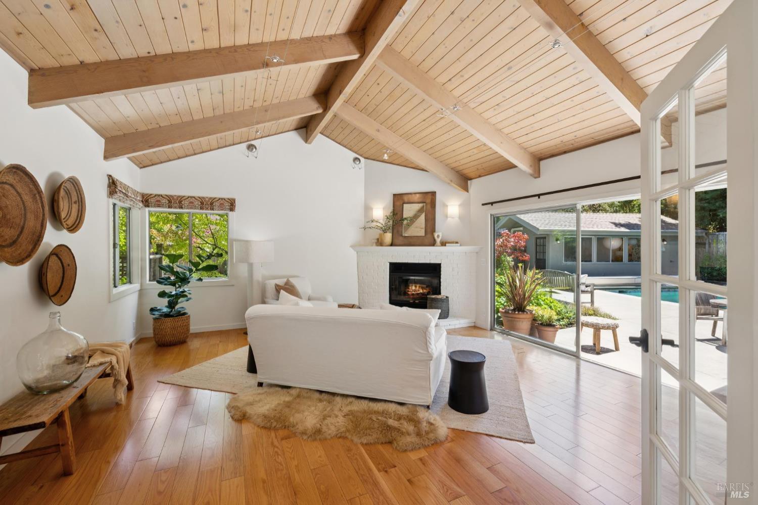 Detail Gallery Image 7 of 53 For 97 Florence Ave, San Anselmo,  CA 94960 - 2 Beds | 1/1 Baths