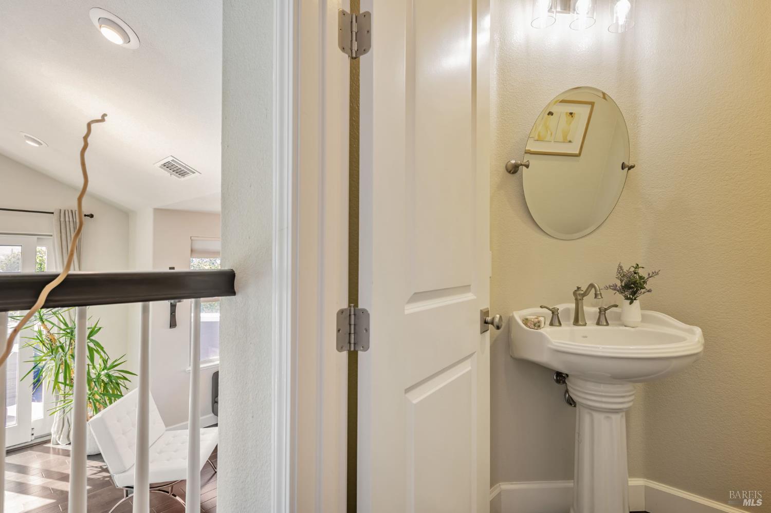 Detail Gallery Image 18 of 49 For 11 Edgehill Way, San Rafael,  CA 94903 - 4 Beds | 3/1 Baths