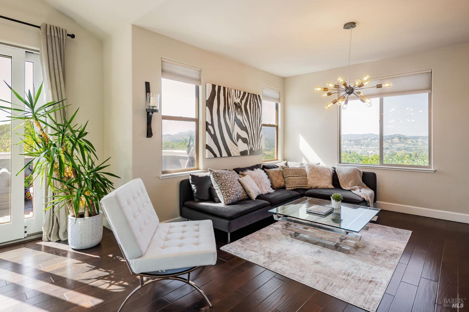 Detail Gallery Image 8 of 49 For 11 Edgehill Way, San Rafael,  CA 94903 - 4 Beds | 3/1 Baths