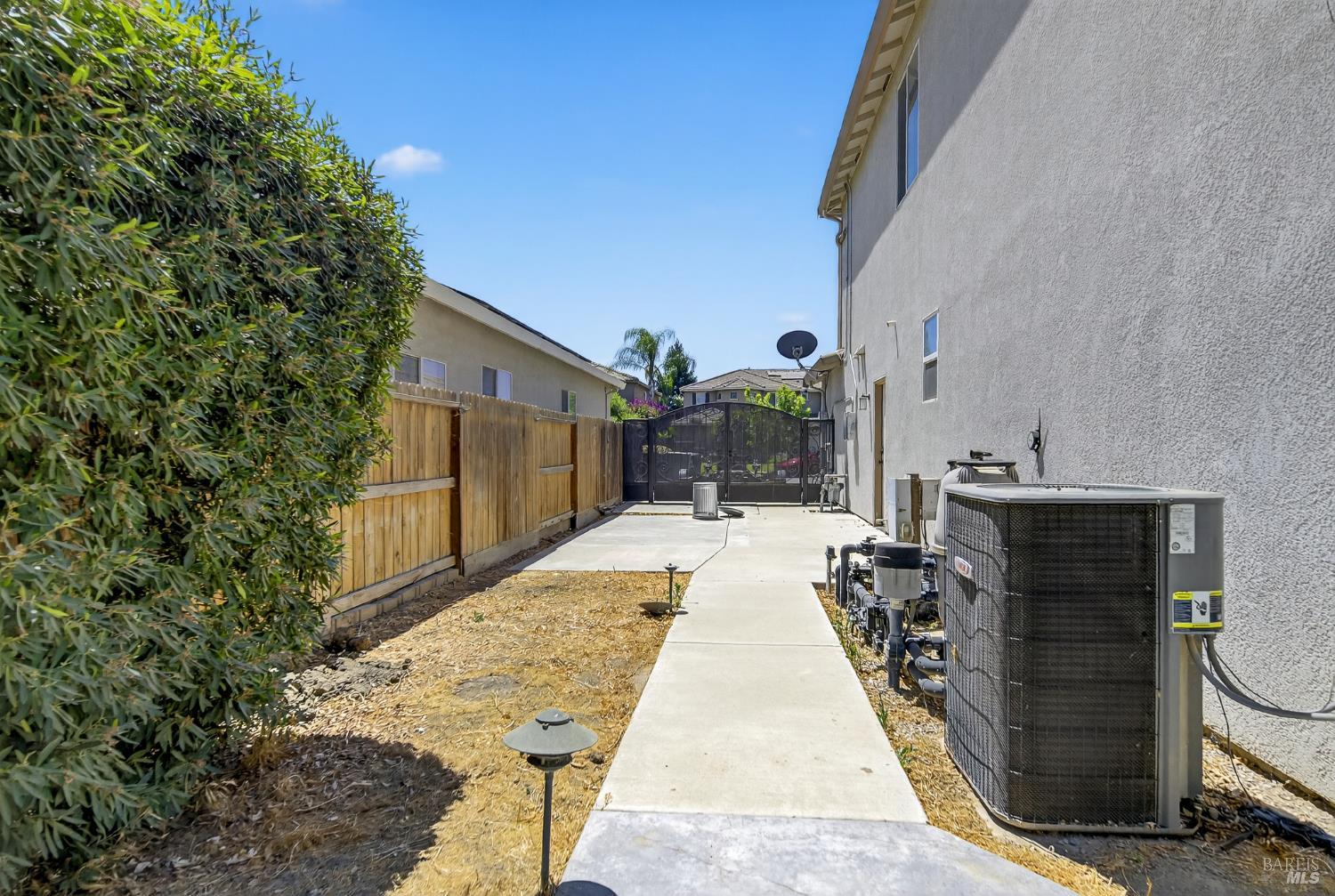 Detail Gallery Image 70 of 73 For 3034 W Clinton Ct, Visalia,  CA 93291 - 5 Beds | 3 Baths