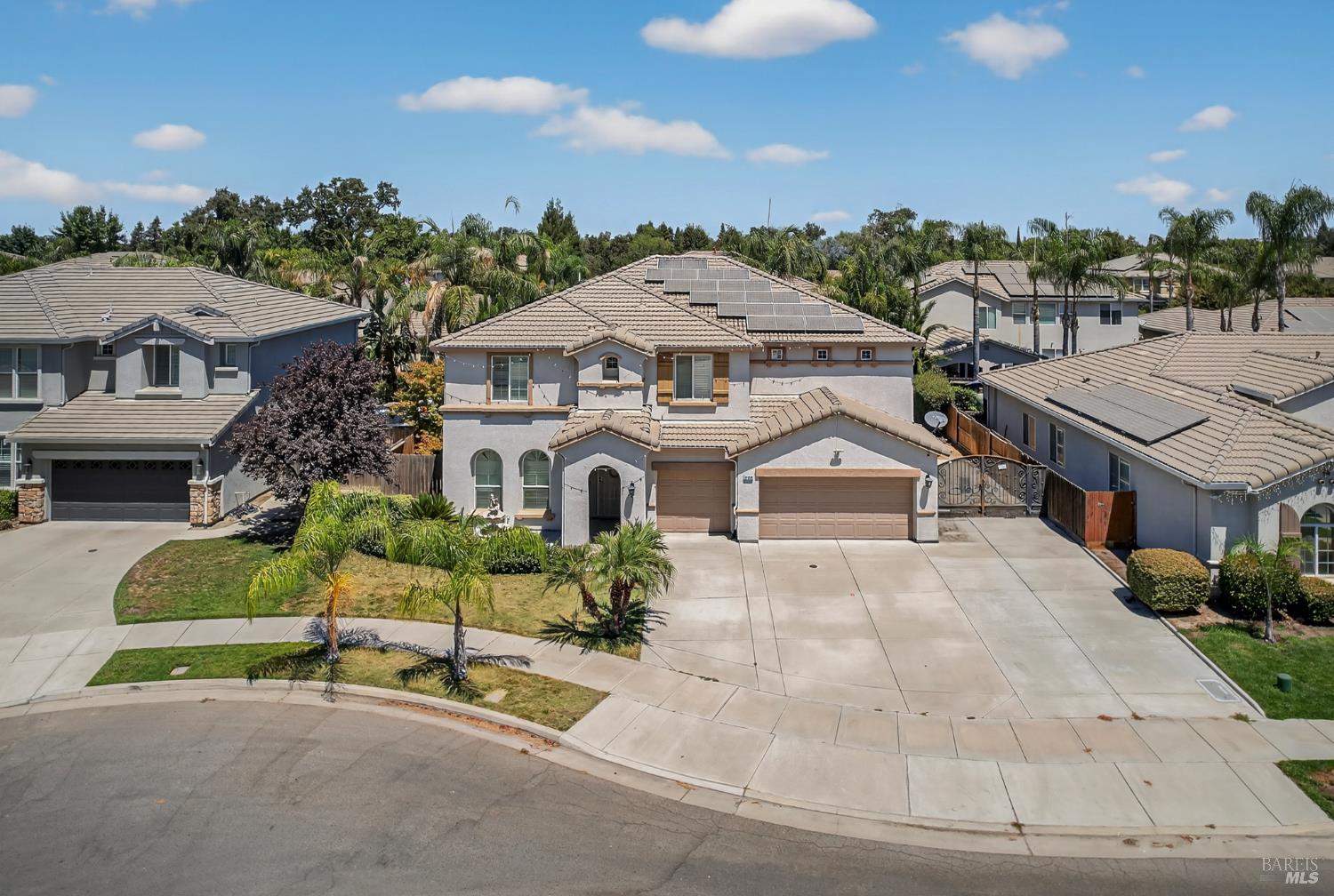 Detail Gallery Image 1 of 73 For 3034 W Clinton Ct, Visalia,  CA 93291 - 5 Beds | 3 Baths