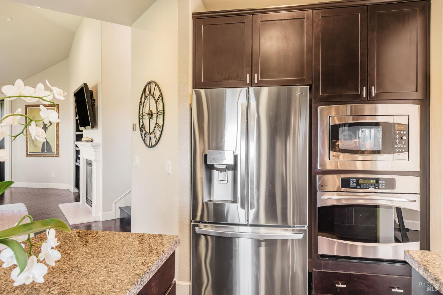 Detail Gallery Image 13 of 49 For 11 Edgehill Way, San Rafael,  CA 94903 - 4 Beds | 3/1 Baths