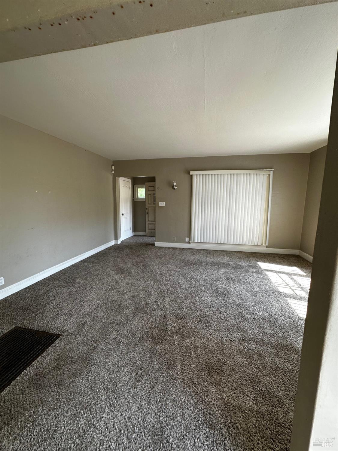Detail Gallery Image 5 of 29 For 2015 Tennessee St, Vallejo,  CA 94590 - 4 Beds | 2 Baths