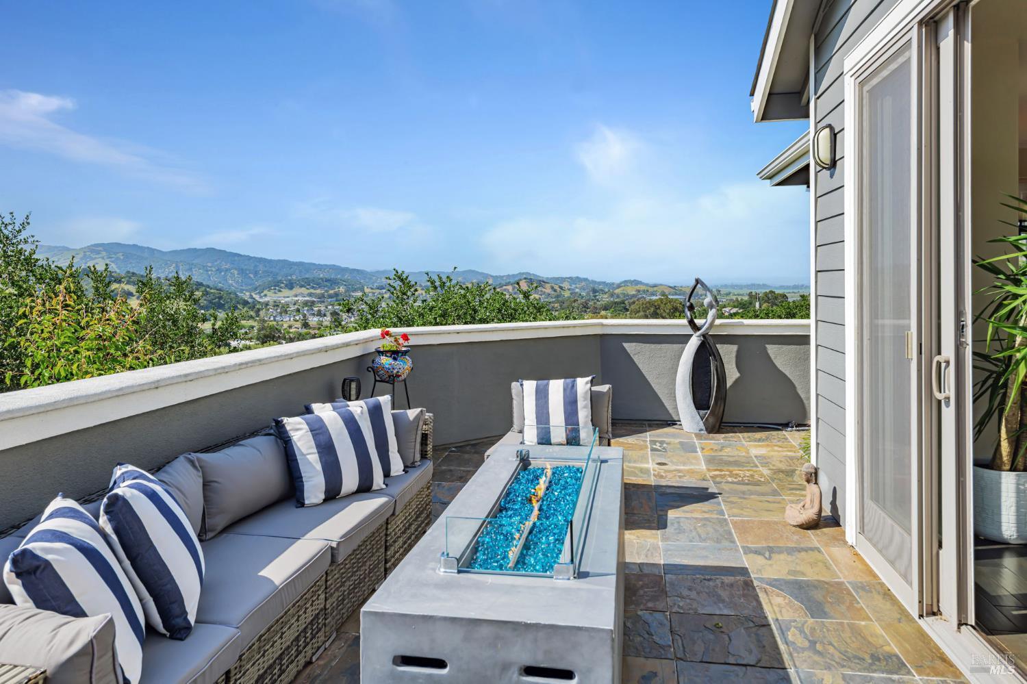 Detail Gallery Image 38 of 49 For 11 Edgehill Way, San Rafael,  CA 94903 - 4 Beds | 3/1 Baths