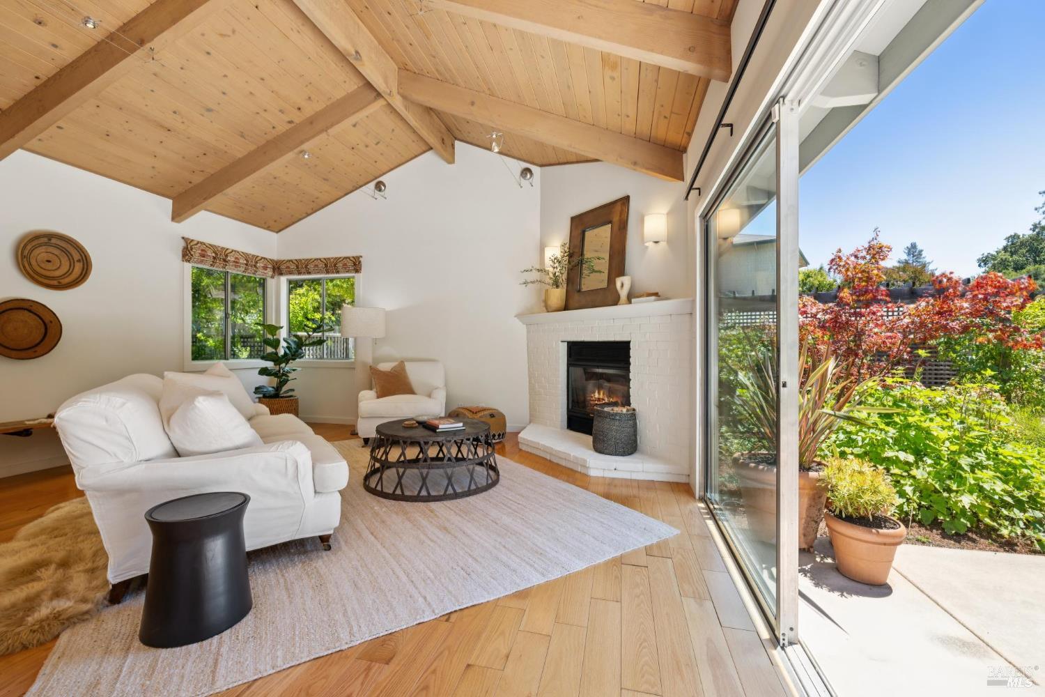 Detail Gallery Image 10 of 53 For 97 Florence Ave, San Anselmo,  CA 94960 - 2 Beds | 1/1 Baths