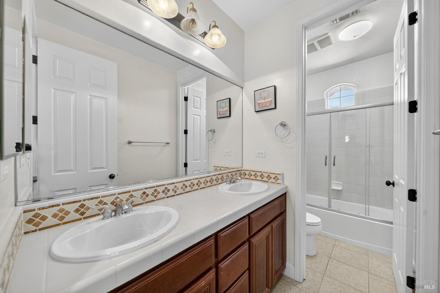 Detail Gallery Image 38 of 73 For 3034 W Clinton Ct, Visalia,  CA 93291 - 5 Beds | 3 Baths