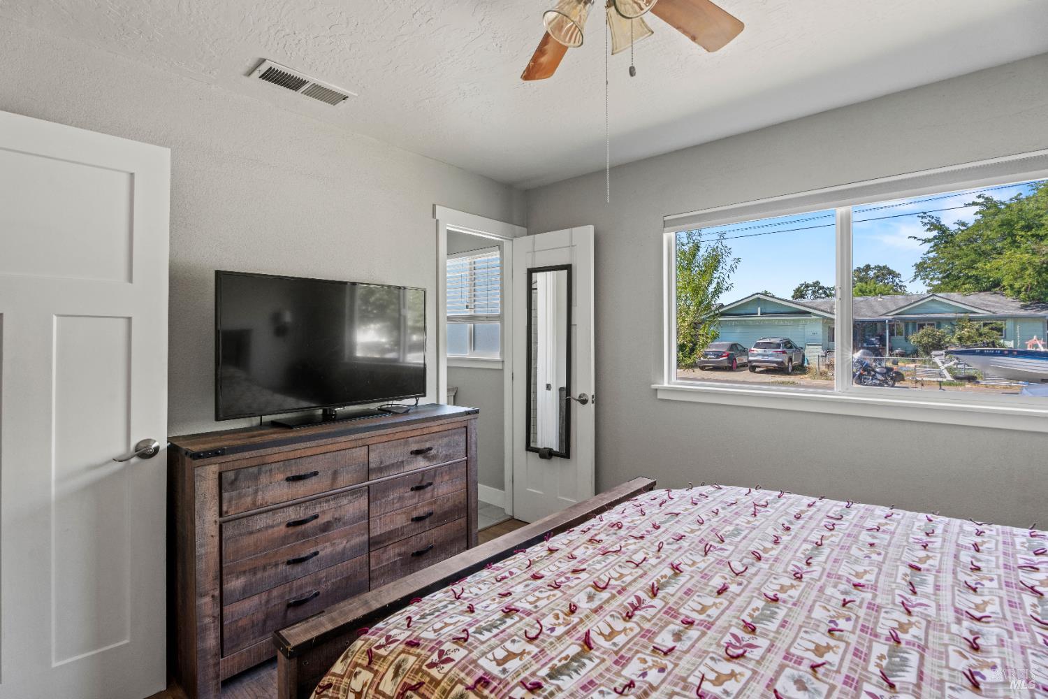 Detail Gallery Image 12 of 28 For 849 Yosemite Dr, Ukiah,  CA 95482 - 3 Beds | 2 Baths