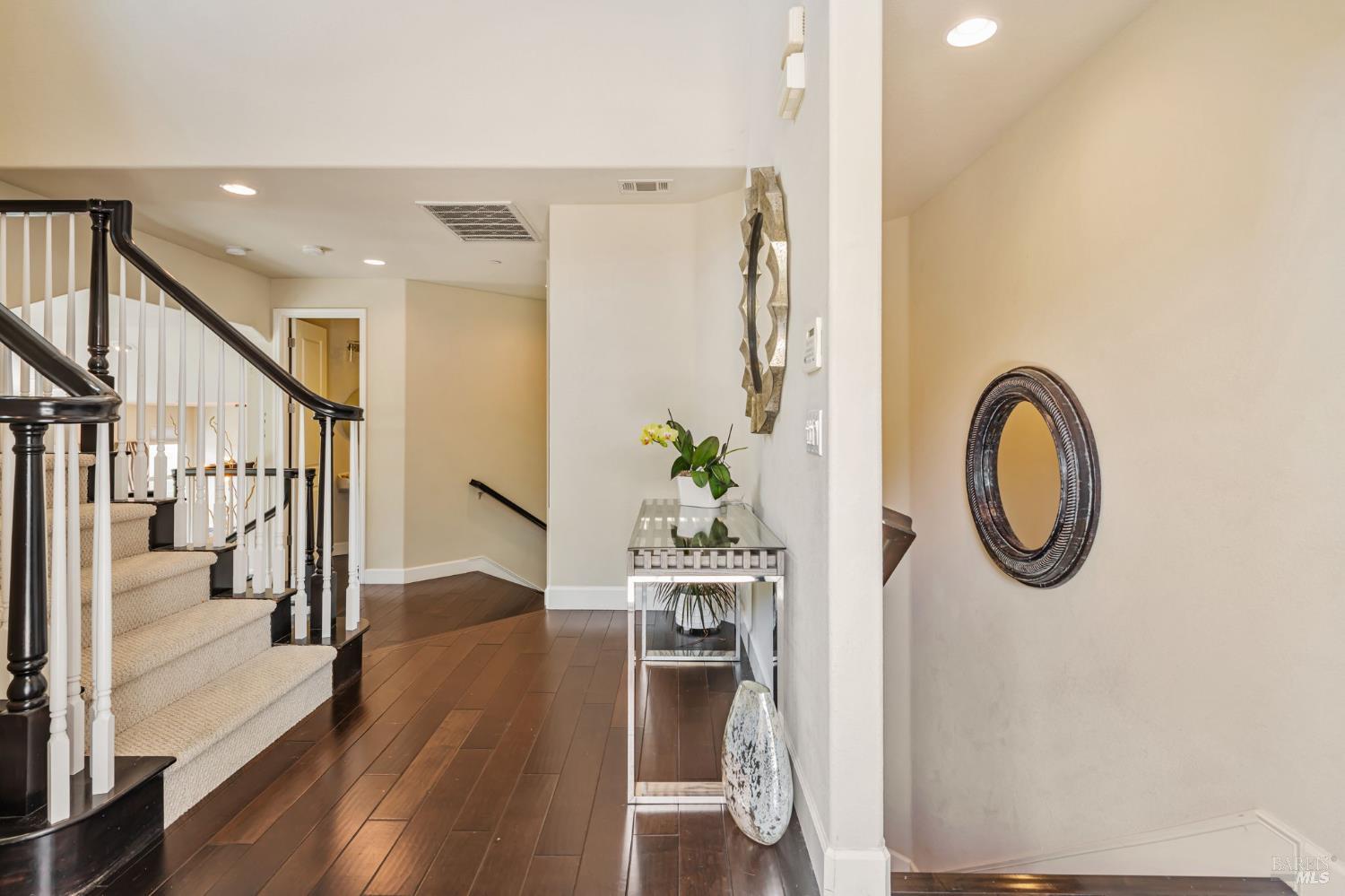 Detail Gallery Image 5 of 49 For 11 Edgehill Way, San Rafael,  CA 94903 - 4 Beds | 3/1 Baths