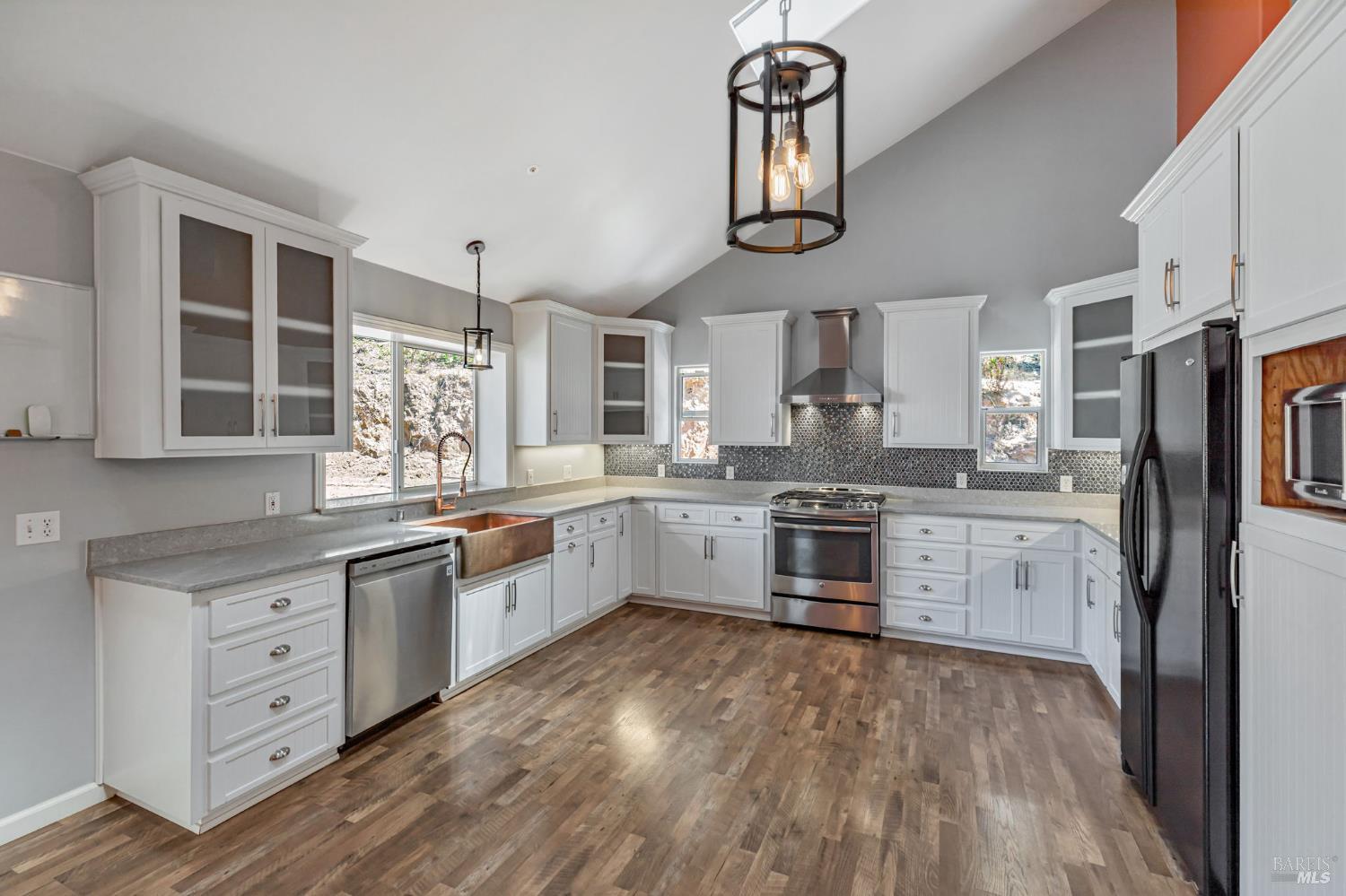Detail Gallery Image 10 of 80 For 450 Echo Valley Rd, Salinas,  CA 93907 - 4 Beds | 2/1 Baths