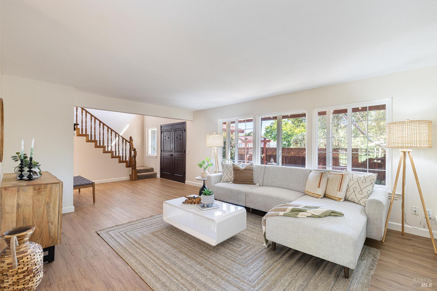 Detail Gallery Image 7 of 35 For 5741 Davis Cir, Rohnert Park,  CA 94928 - 4 Beds | 2/1 Baths