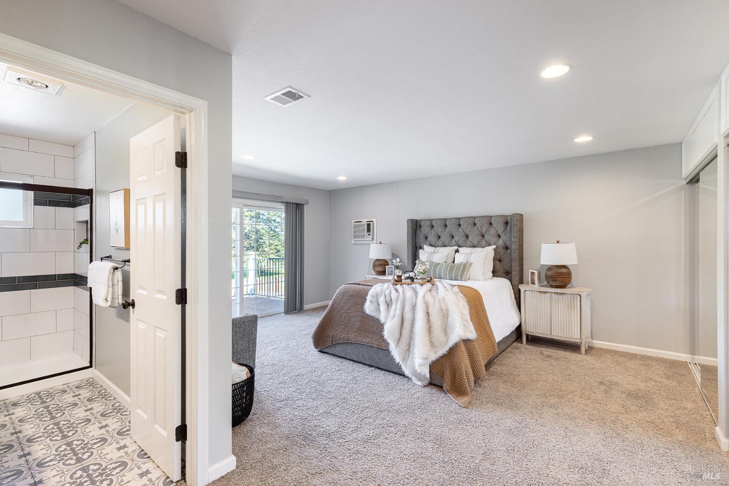Detail Gallery Image 18 of 35 For 5741 Davis Cir, Rohnert Park,  CA 94928 - 4 Beds | 2/1 Baths