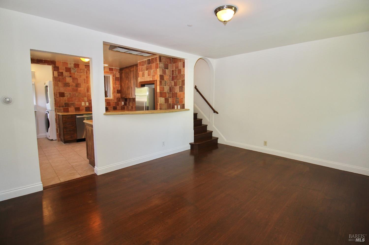 Detail Gallery Image 4 of 25 For Address Is Not Disclosed, San Rafael,  CA 94901 - 2 Beds | 1/1 Baths