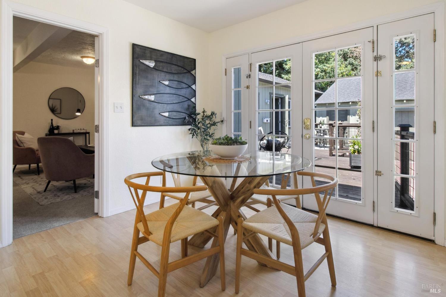 Detail Gallery Image 6 of 45 For 1039 Stevenson St, Santa Rosa,  CA 95404 - 6 Beds | 3 Baths