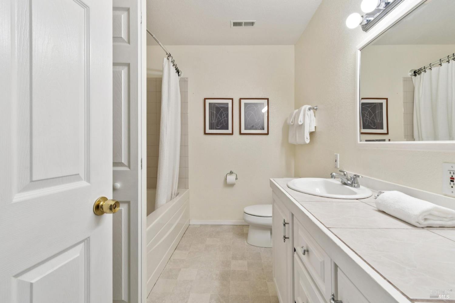 Detail Gallery Image 34 of 45 For 1039 Stevenson St, Santa Rosa,  CA 95404 - 6 Beds | 3 Baths