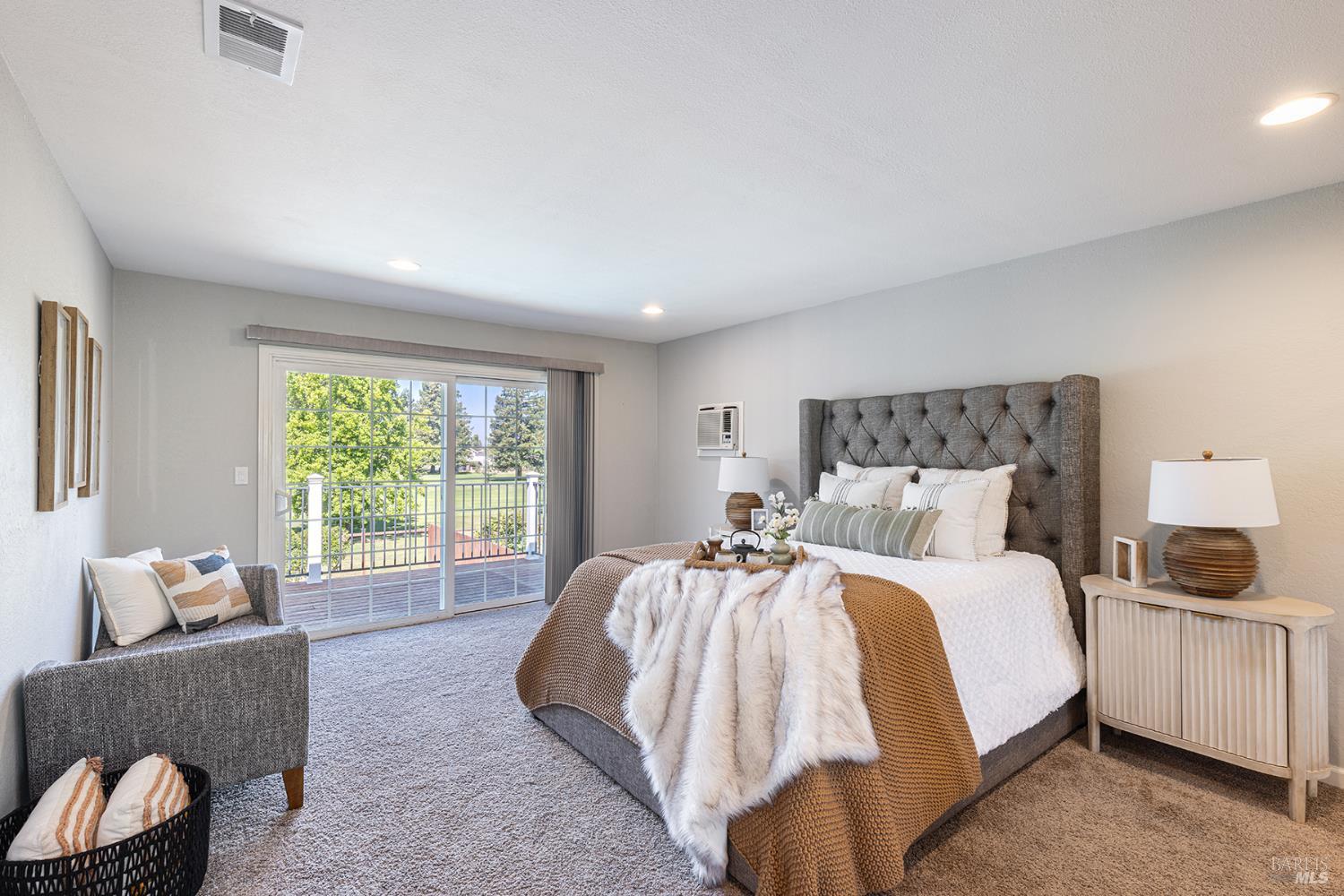 Detail Gallery Image 17 of 35 For 5741 Davis Cir, Rohnert Park,  CA 94928 - 4 Beds | 2/1 Baths