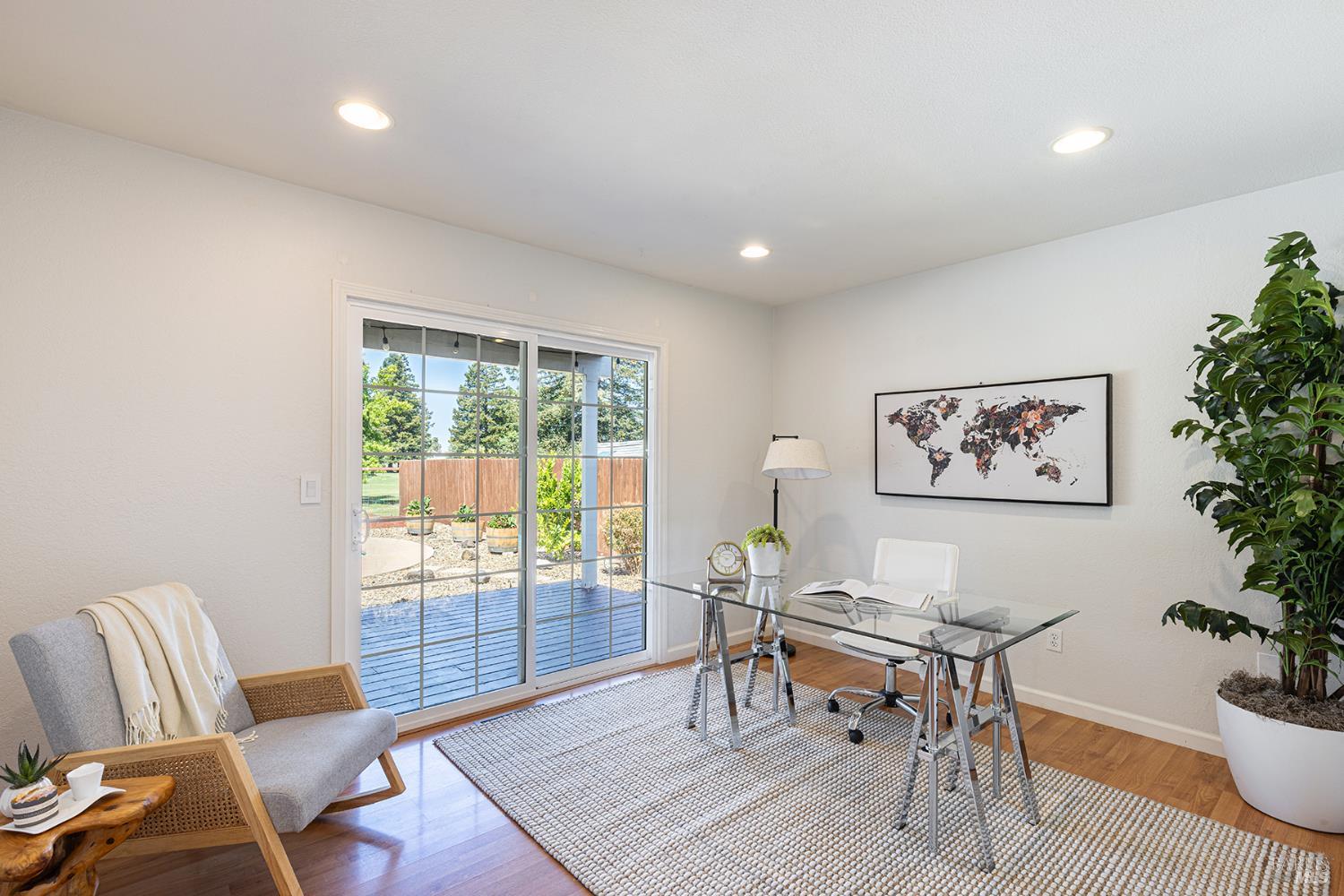 Detail Gallery Image 16 of 35 For 5741 Davis Cir, Rohnert Park,  CA 94928 - 4 Beds | 2/1 Baths