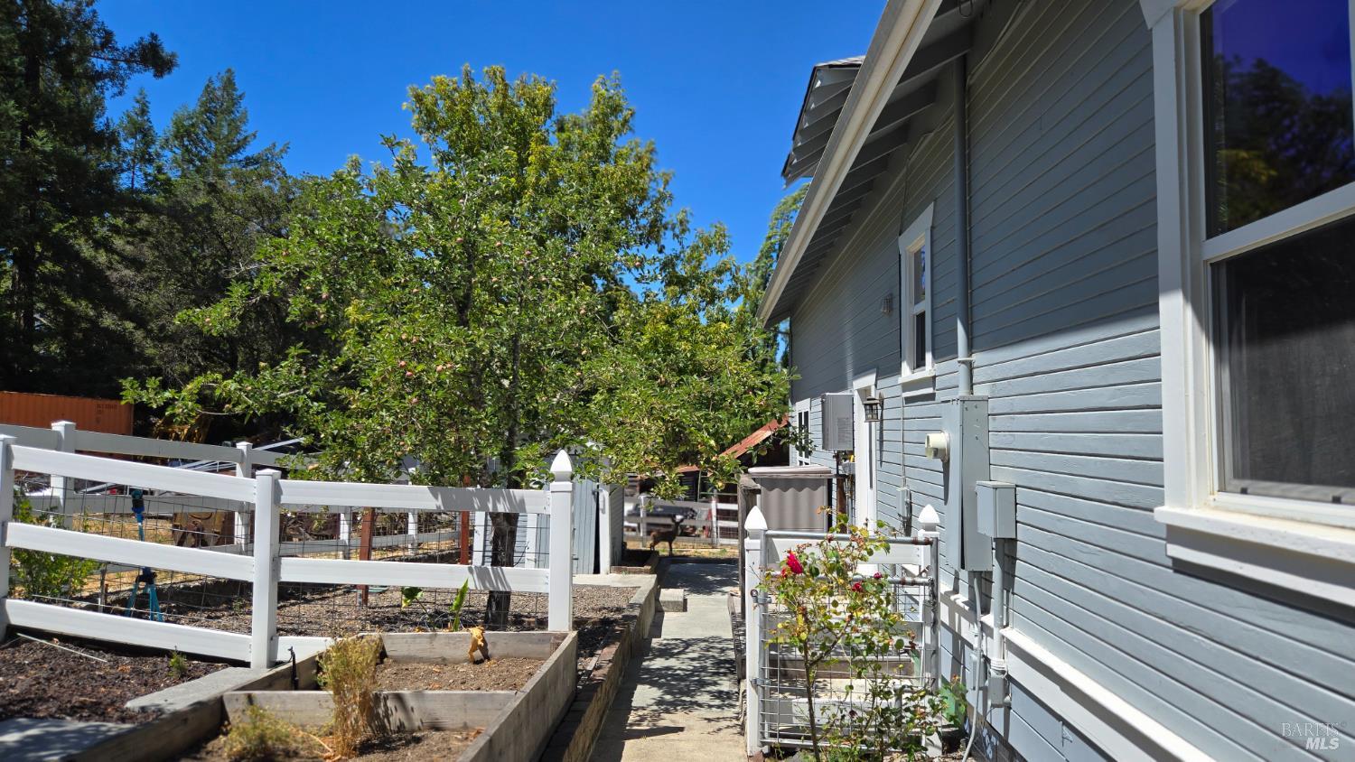 Detail Gallery Image 24 of 46 For 125 Adobe Rd, Penngrove,  CA 94951 - 4 Beds | 3/1 Baths