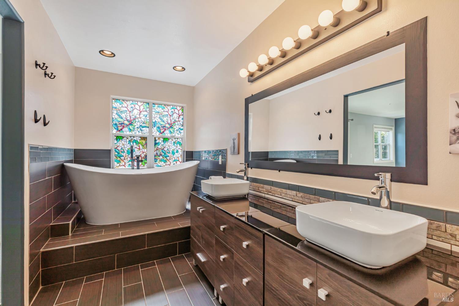 Detail Gallery Image 32 of 80 For 450 Echo Valley Rd, Salinas,  CA 93907 - 4 Beds | 2/1 Baths