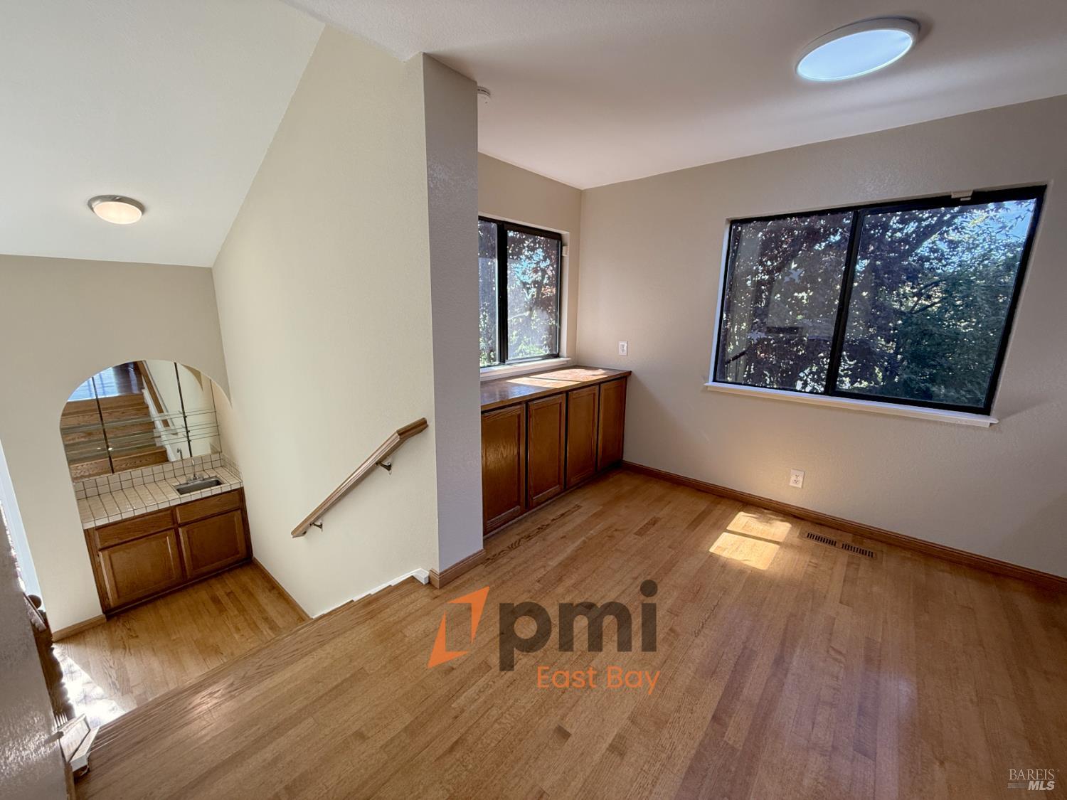Detail Gallery Image 6 of 17 For 2209 Ascot Pkwy, Vallejo,  CA 94591 - 4 Beds | 2/1 Baths