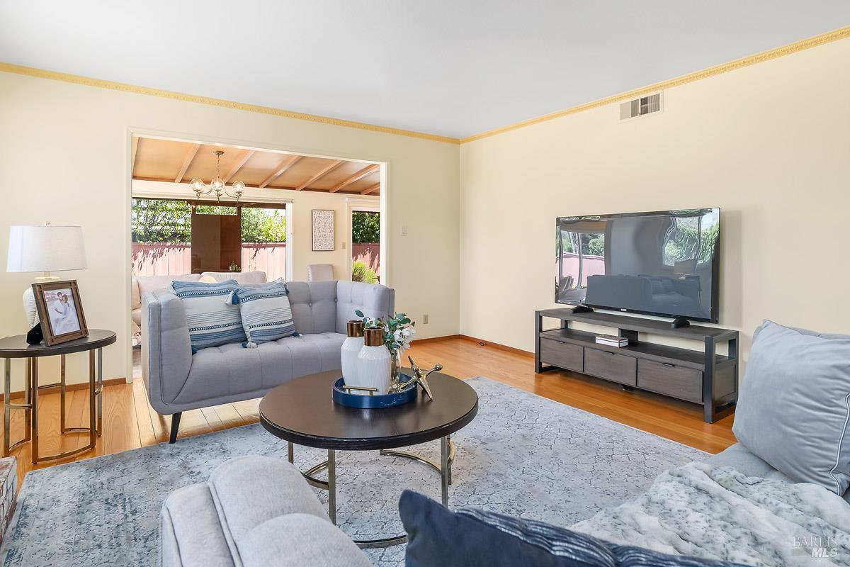 Detail Gallery Image 11 of 46 For 7 Laurie Ct, Novato,  CA 94947 - 4 Beds | 2 Baths