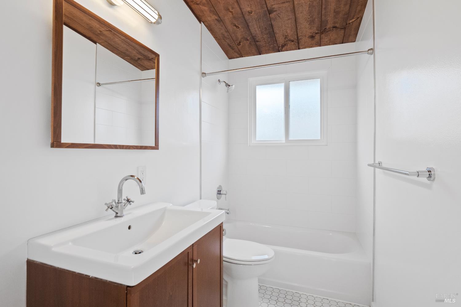 Detail Gallery Image 6 of 14 For 15 Windsor Ave, San Rafael,  CA 94901 - 4 Beds | 2 Baths