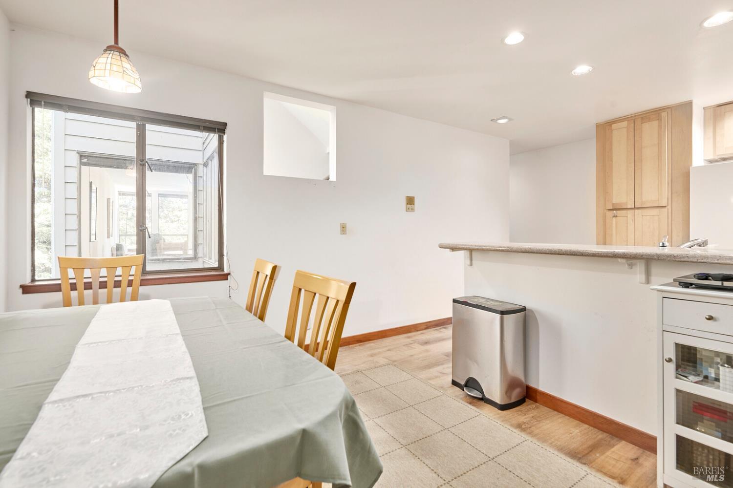 Detail Gallery Image 10 of 25 For 166 Professional Center Pkwy #166,  San Rafael,  CA 94903 - 3 Beds | 2/1 Baths