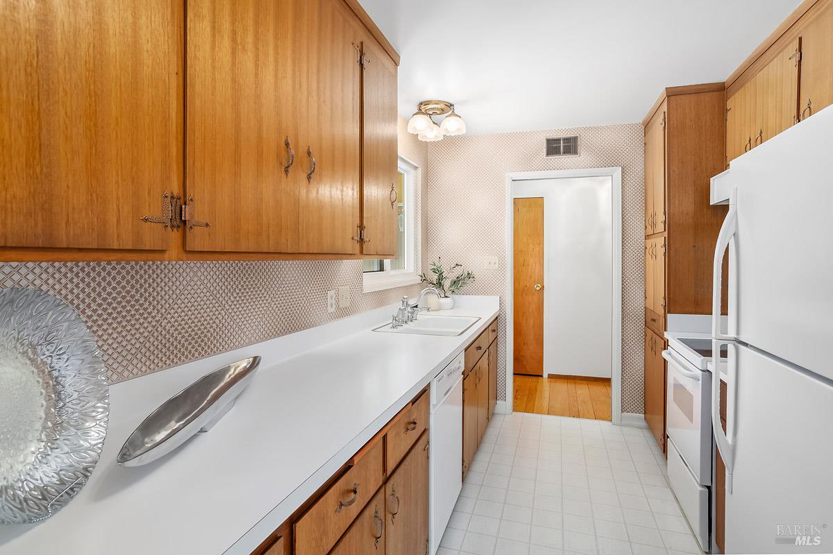 Detail Gallery Image 18 of 46 For 7 Laurie Ct, Novato,  CA 94947 - 4 Beds | 2 Baths