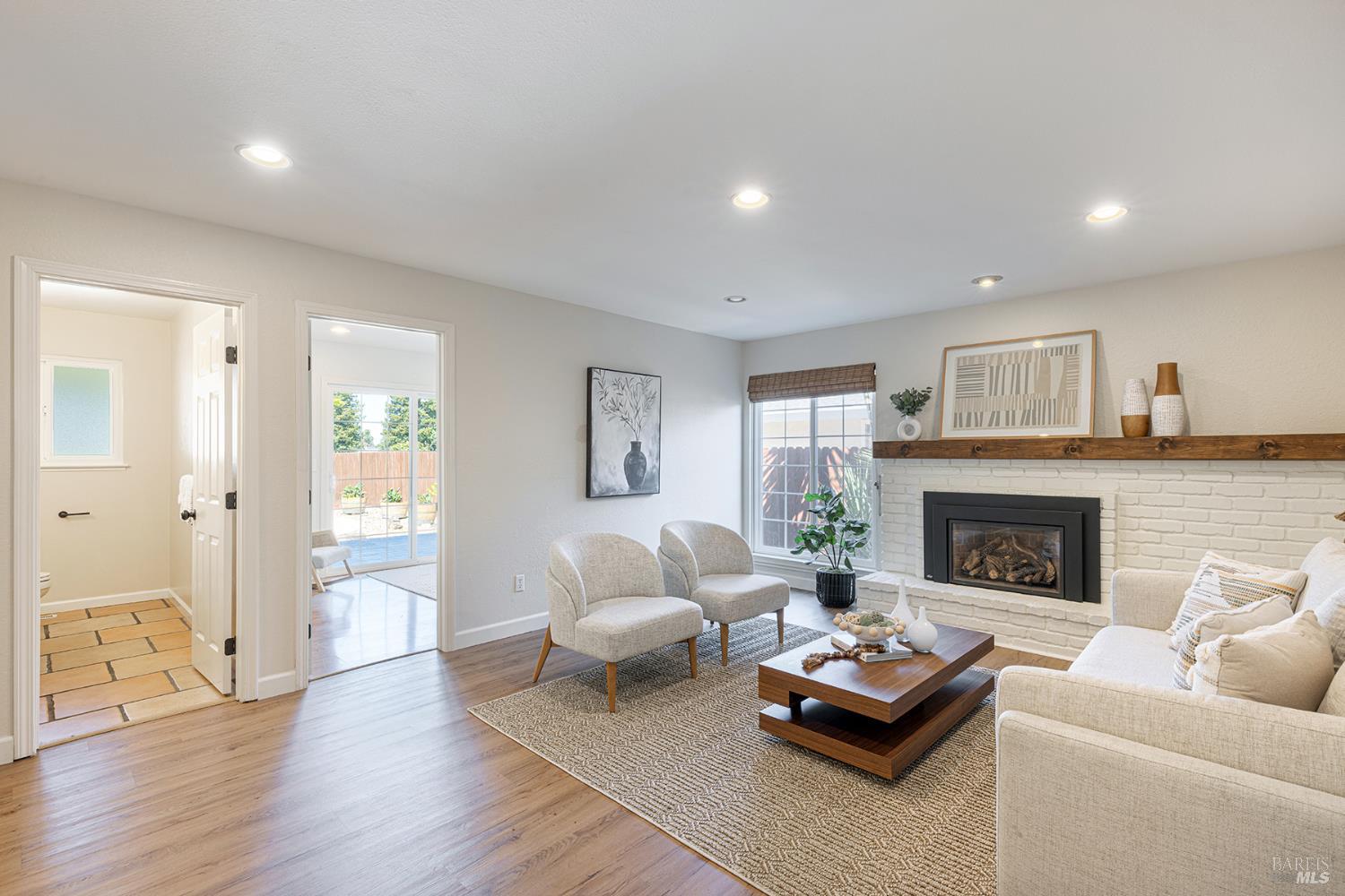 Detail Gallery Image 13 of 35 For 5741 Davis Cir, Rohnert Park,  CA 94928 - 4 Beds | 2/1 Baths