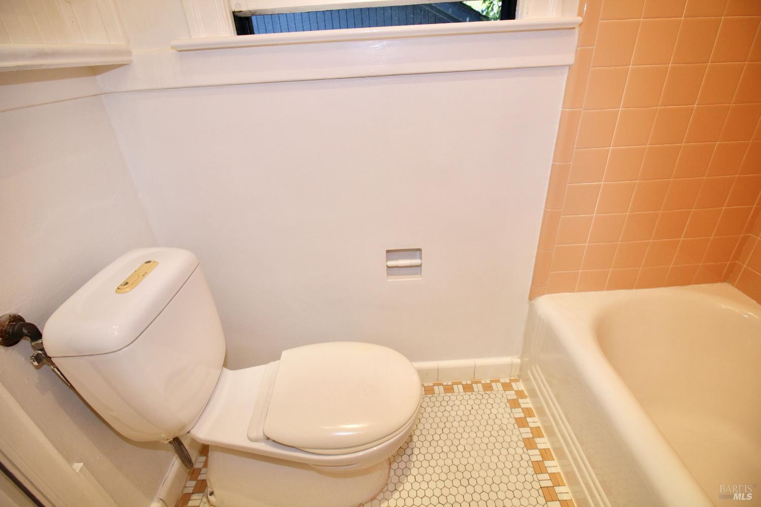 Detail Gallery Image 13 of 25 For Address Is Not Disclosed, San Rafael,  CA 94901 - 2 Beds | 1/1 Baths