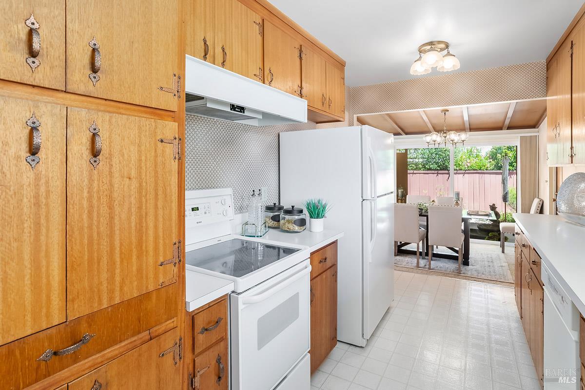 Detail Gallery Image 16 of 46 For 7 Laurie Ct, Novato,  CA 94947 - 4 Beds | 2 Baths