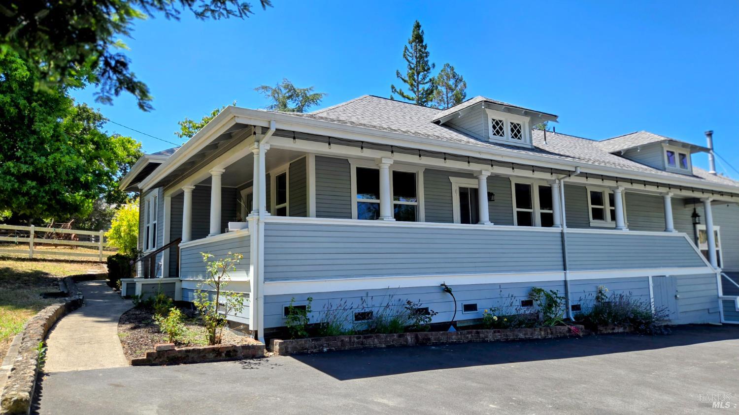 Detail Gallery Image 2 of 46 For 125 Adobe Rd, Penngrove,  CA 94951 - 4 Beds | 3/1 Baths