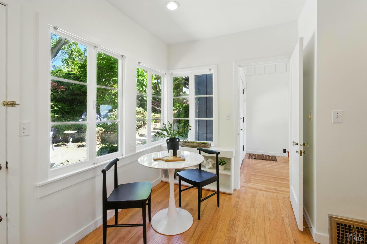 Detail Gallery Image 11 of 39 For 980 Euclid Ave, Berkeley,  CA 94708 - 4 Beds | 3 Baths