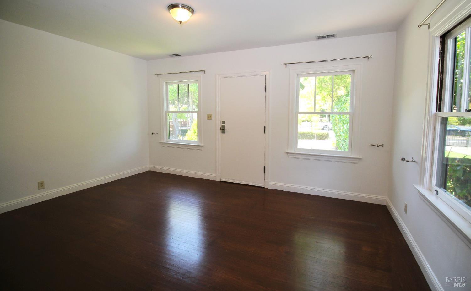 Detail Gallery Image 6 of 25 For Address Is Not Disclosed, San Rafael,  CA 94901 - 2 Beds | 1/1 Baths