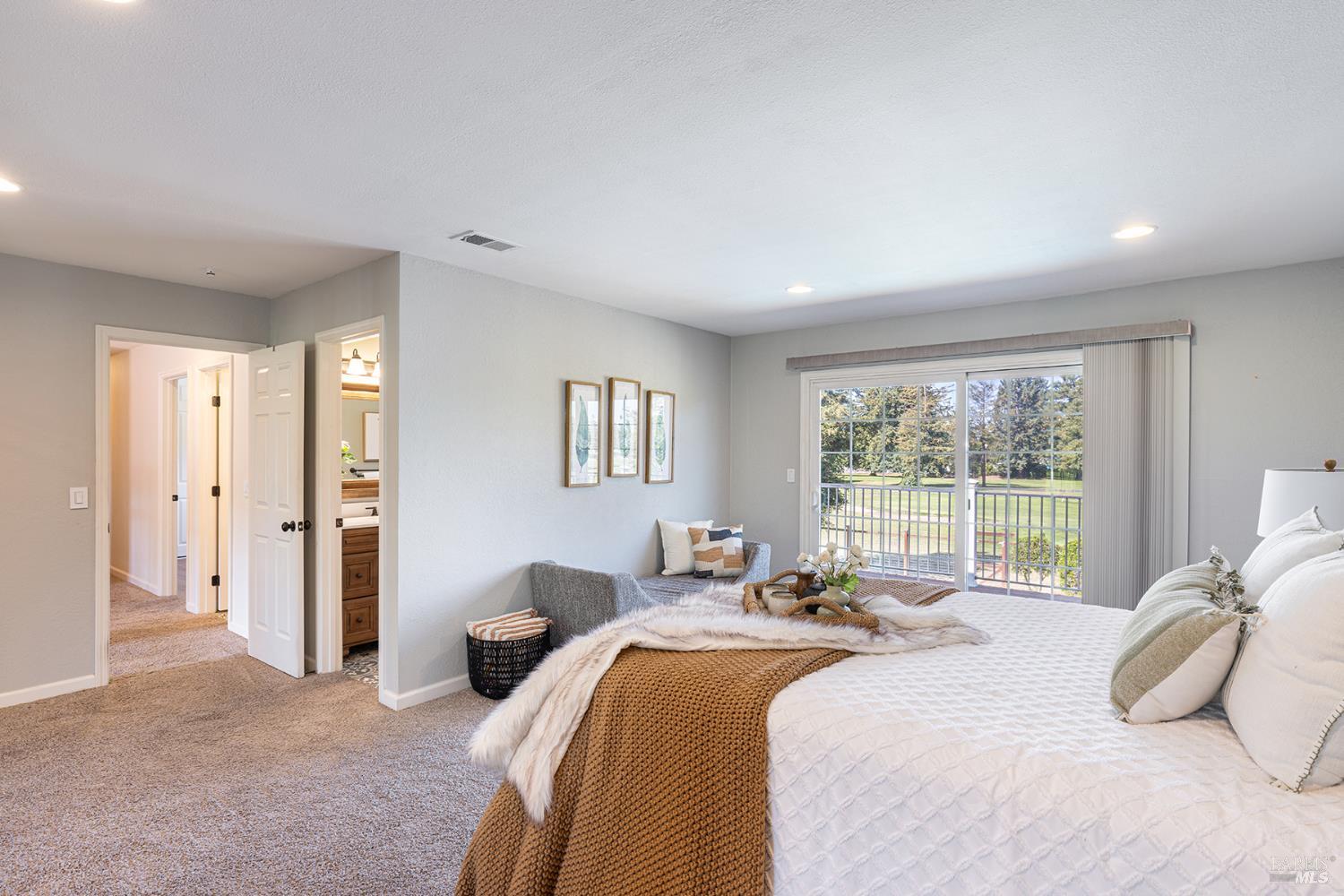 Detail Gallery Image 19 of 35 For 5741 Davis Cir, Rohnert Park,  CA 94928 - 4 Beds | 2/1 Baths