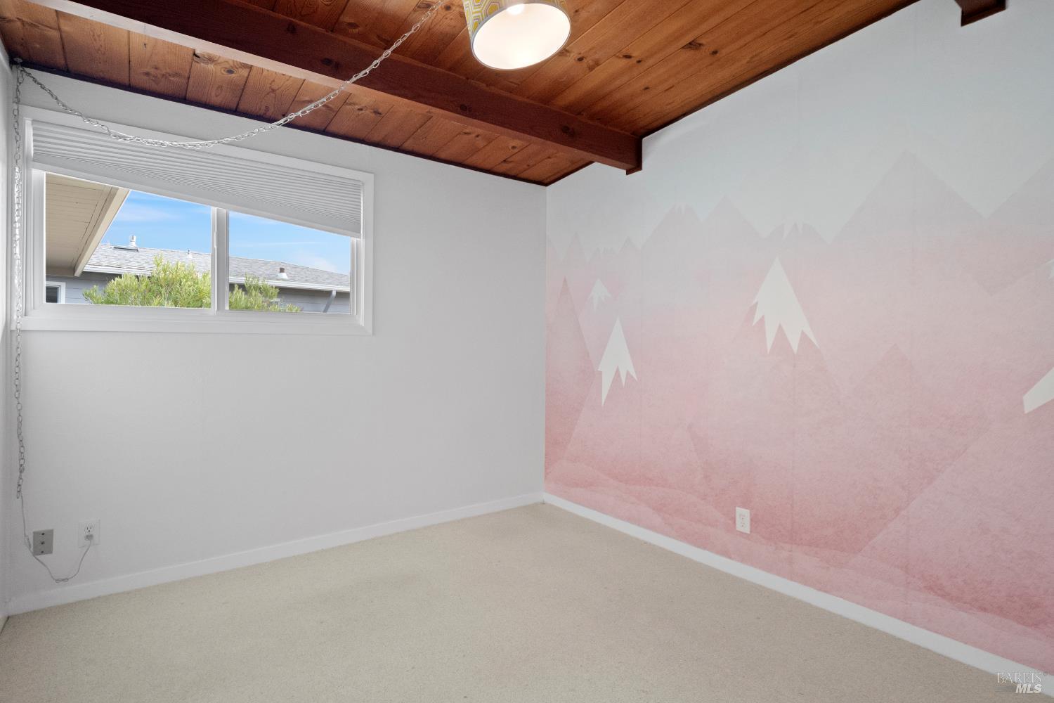 Detail Gallery Image 8 of 14 For 15 Windsor Ave, San Rafael,  CA 94901 - 4 Beds | 2 Baths