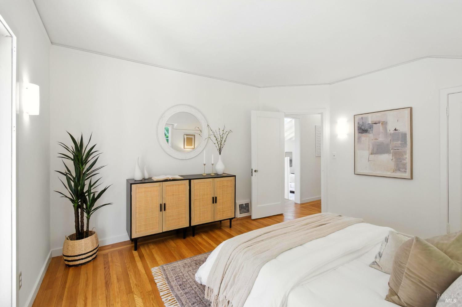 Detail Gallery Image 17 of 39 For 980 Euclid Ave, Berkeley,  CA 94708 - 4 Beds | 3 Baths