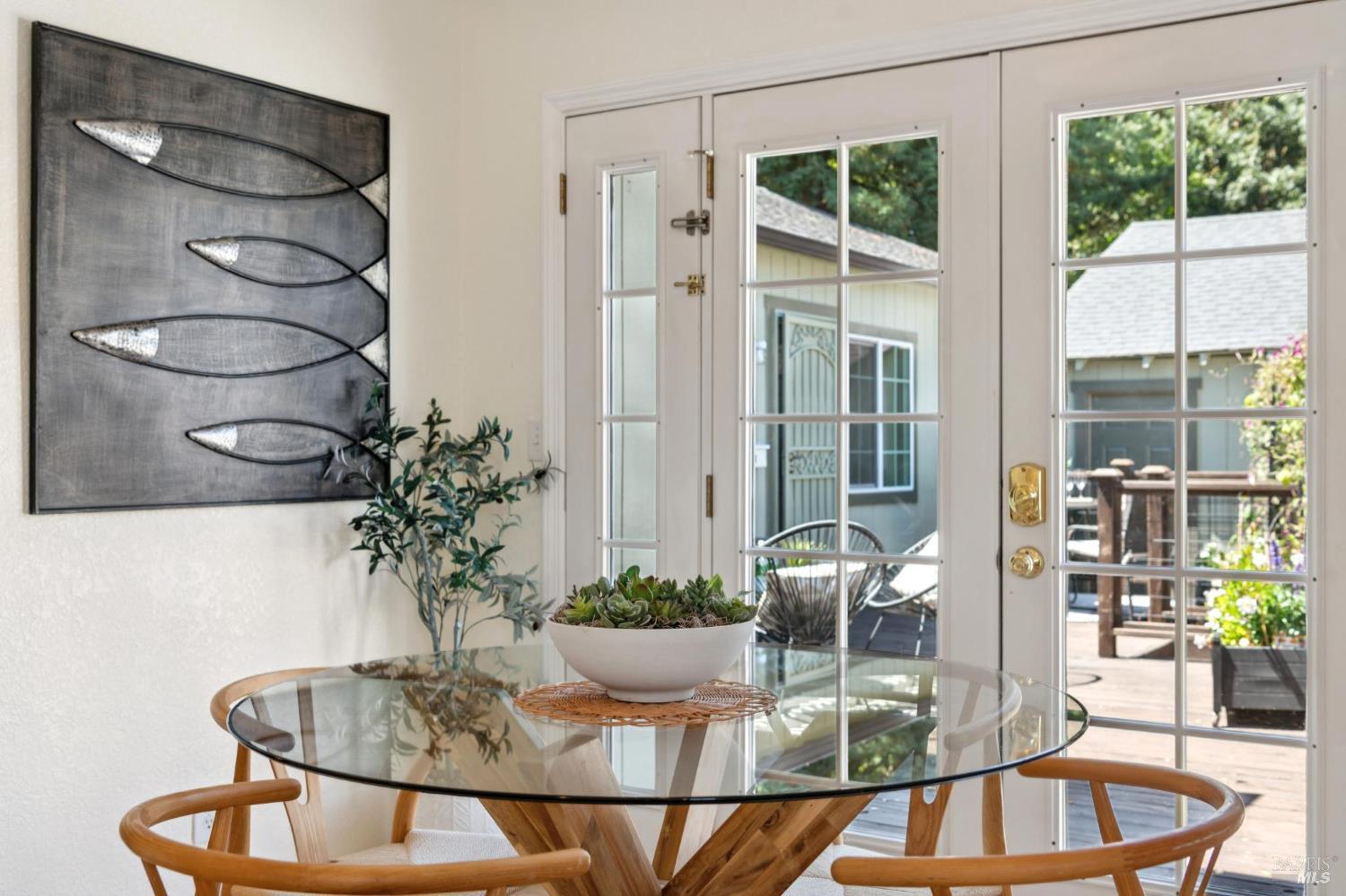 Detail Gallery Image 8 of 45 For 1039 Stevenson St, Santa Rosa,  CA 95404 - 6 Beds | 3 Baths