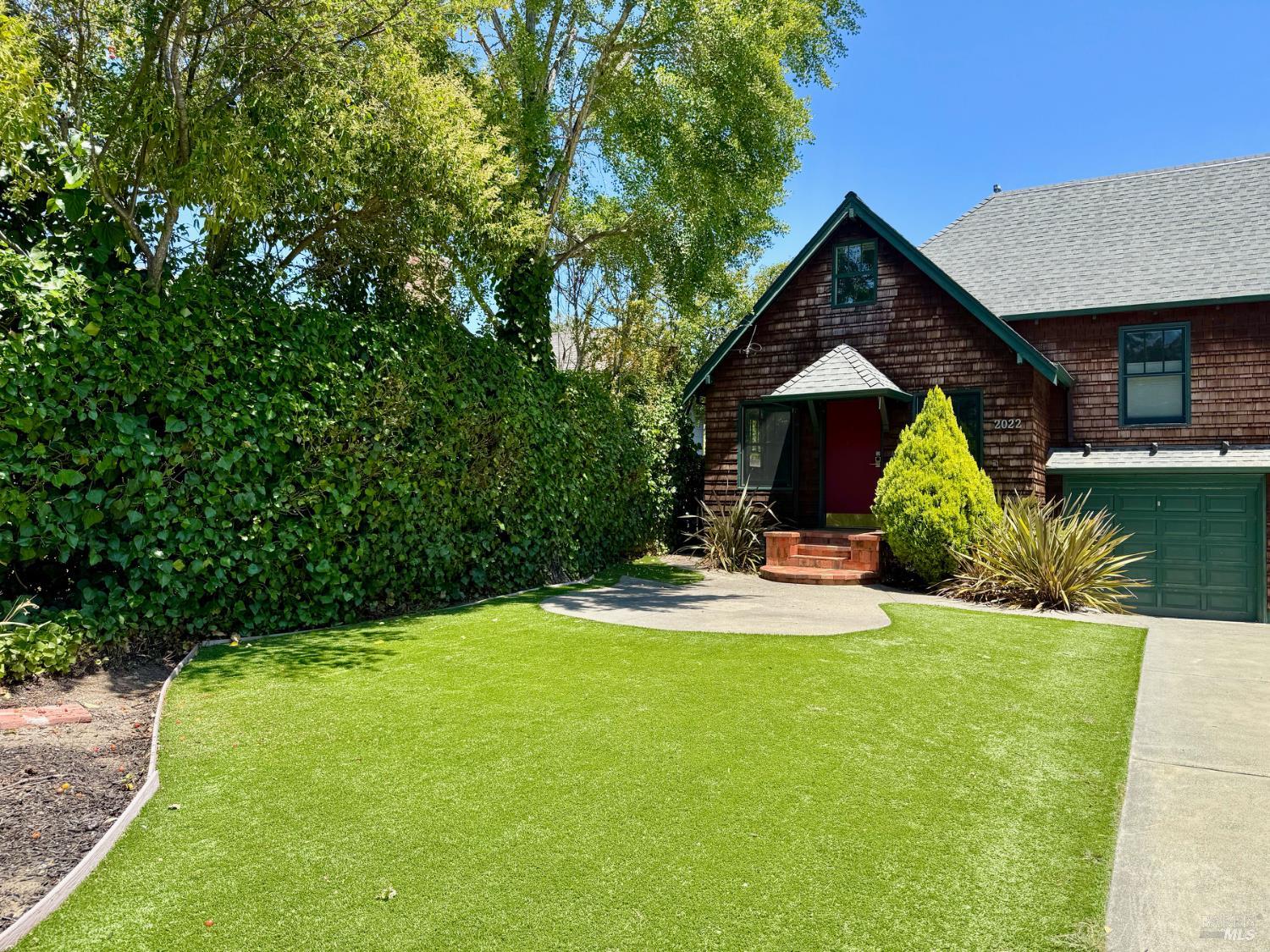 Detail Gallery Image 2 of 25 For Address Is Not Disclosed, San Rafael,  CA 94901 - 2 Beds | 1/1 Baths