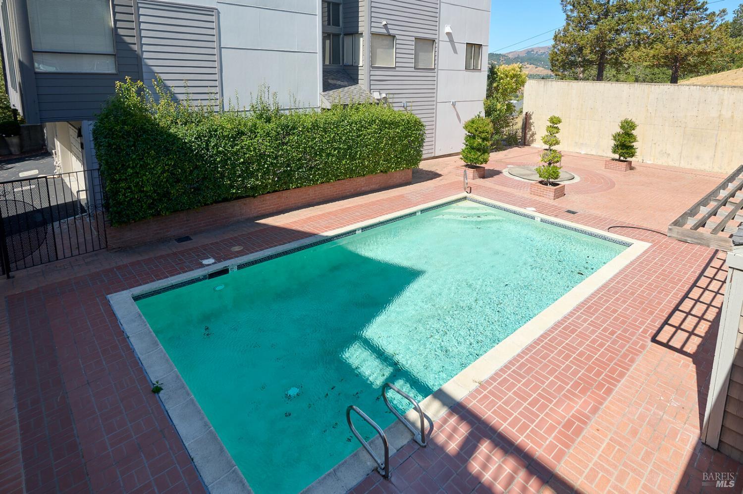 Detail Gallery Image 25 of 25 For 166 Professional Center Pkwy #166,  San Rafael,  CA 94903 - 3 Beds | 2/1 Baths