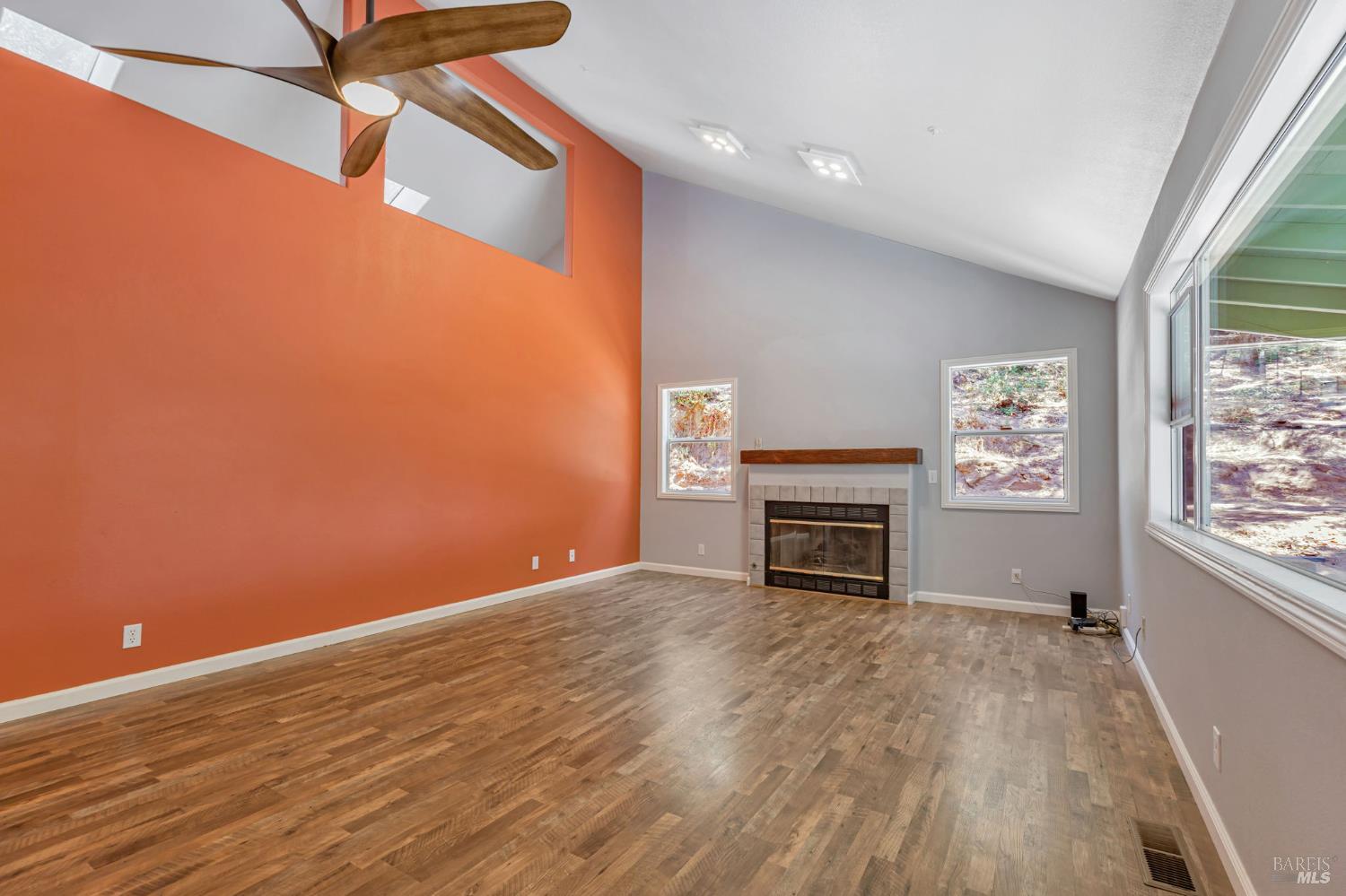 Detail Gallery Image 6 of 80 For 450 Echo Valley Rd, Salinas,  CA 93907 - 4 Beds | 2/1 Baths