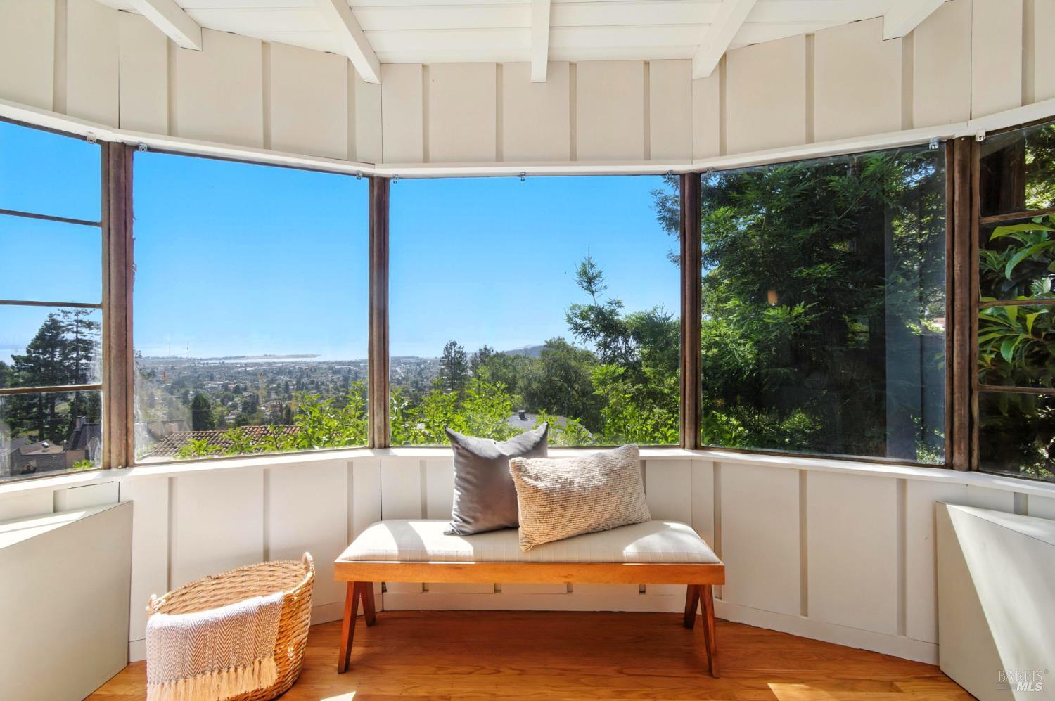 Detail Gallery Image 5 of 39 For 980 Euclid Ave, Berkeley,  CA 94708 - 4 Beds | 3 Baths