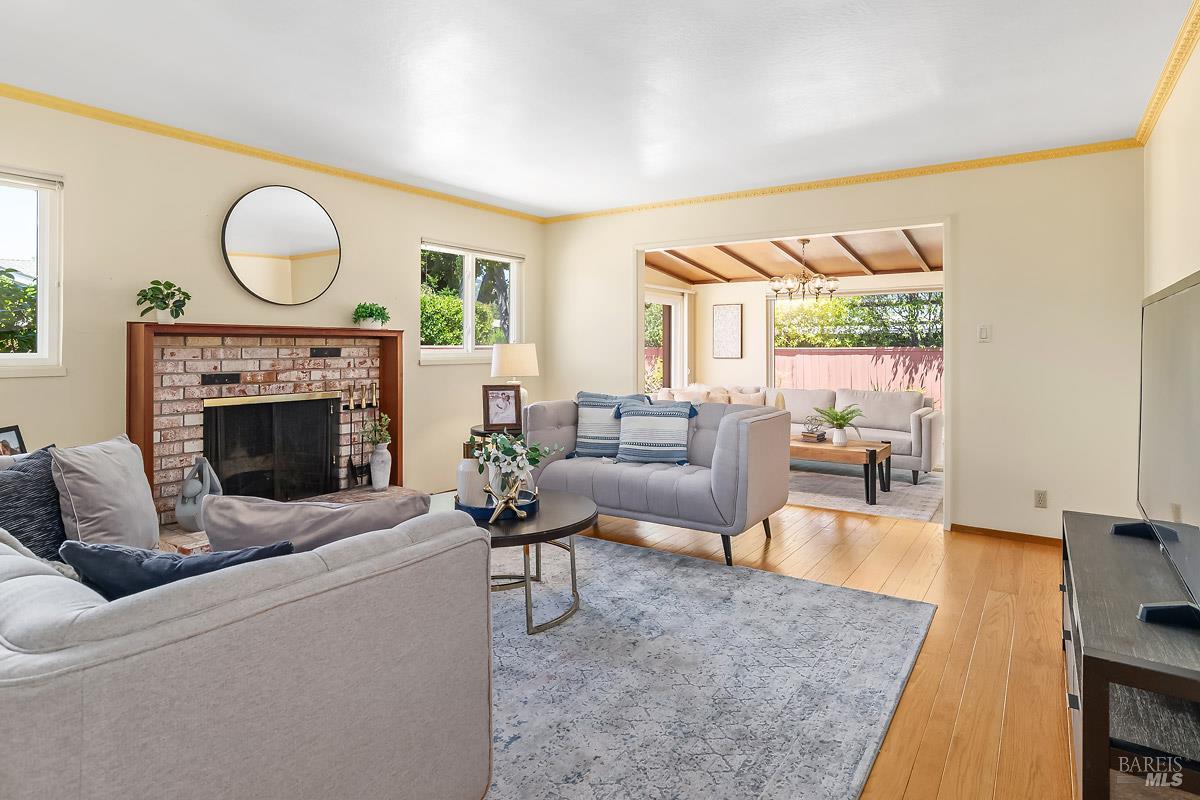Detail Gallery Image 8 of 46 For 7 Laurie Ct, Novato,  CA 94947 - 4 Beds | 2 Baths